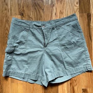 Bandolino cargo style shorts, size 14